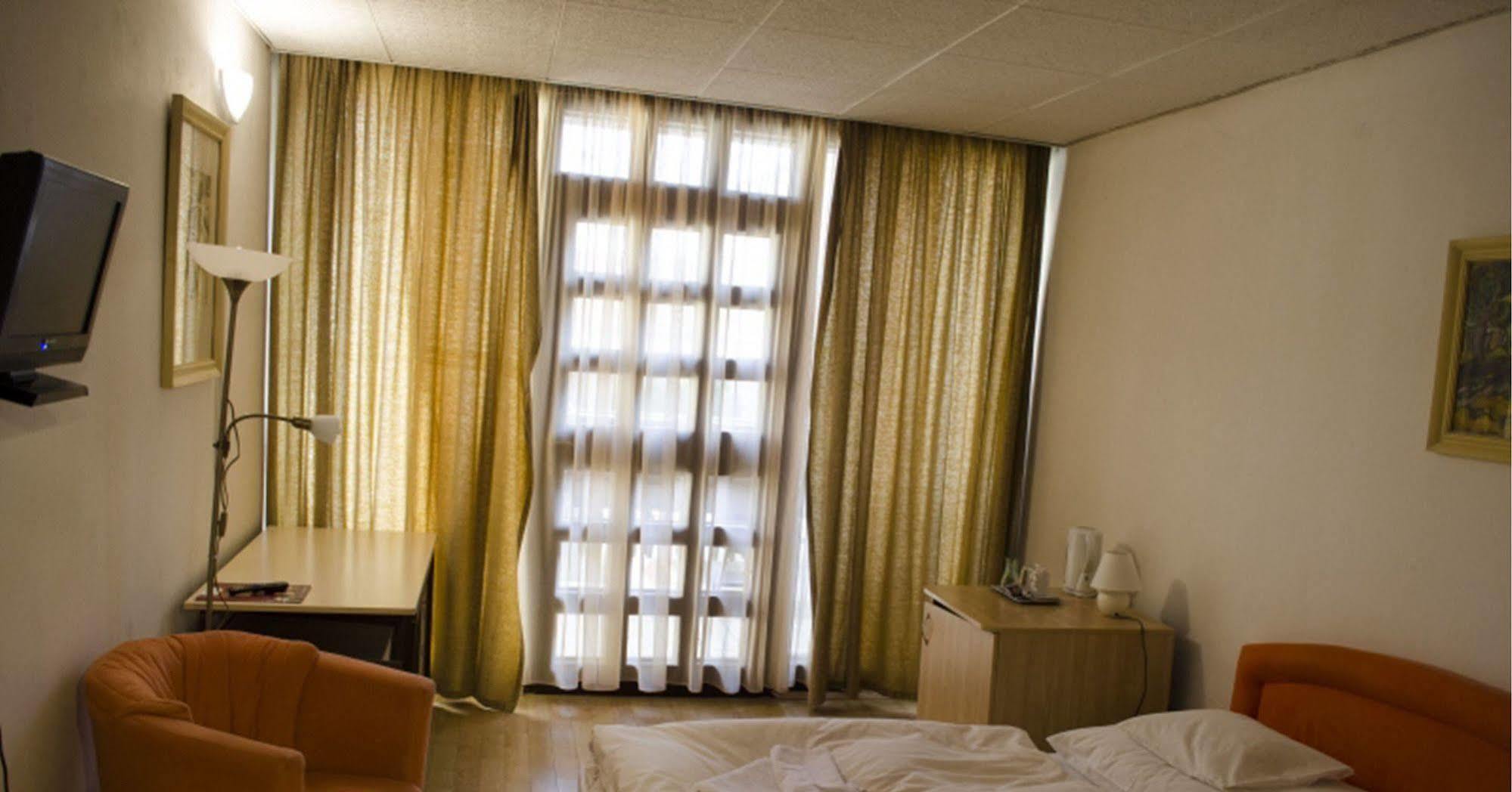 Hotel Konferencia Дьєр Екстер'єр фото